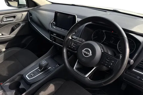 DL73NFD Nissan Qashqai 1.3 DIG-T MHEV Acenta Premium XTRON Euro 6 (s/s) 5dr Thumbnail #9