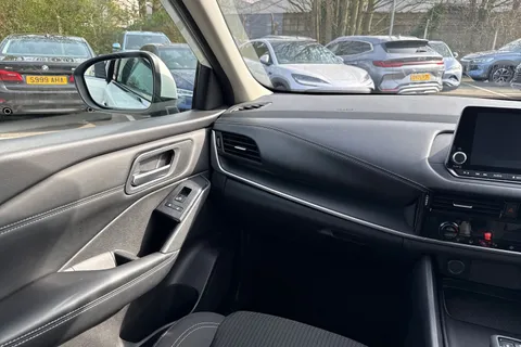 DL73NFD Nissan Qashqai 1.3 DIG-T MHEV Acenta Premium XTRON Euro 6 (s/s) 5dr Thumbnail #16