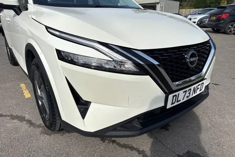 DL73NFD Nissan Qashqai 1.3 DIG-T MHEV Acenta Premium XTRON Euro 6 (s/s) 5dr Thumbnail #18