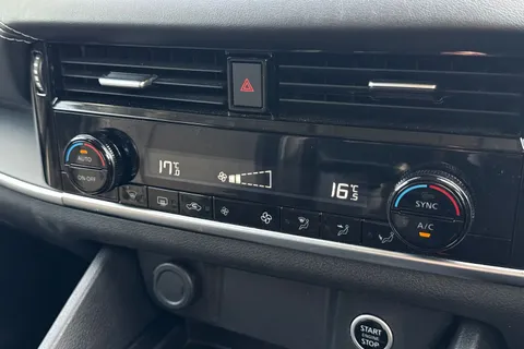 DL73NFD Nissan Qashqai 1.3 DIG-T MHEV Acenta Premium XTRON Euro 6 (s/s) 5dr Thumbnail #20