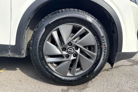 DL73NFD Nissan Qashqai 1.3 DIG-T MHEV Acenta Premium XTRON Euro 6 (s/s) 5dr Thumbnail #23