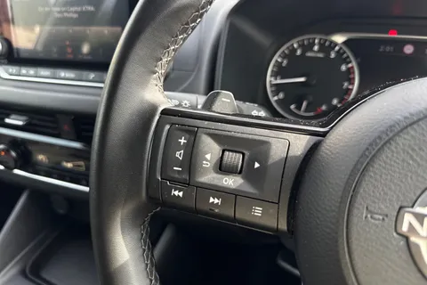 DL73NFD Nissan Qashqai 1.3 DIG-T MHEV Acenta Premium XTRON Euro 6 (s/s) 5dr Thumbnail #36