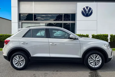 DA23FMK Volkswagen T-Roc 1.5 TSI Life 5dr Thumbnail #3