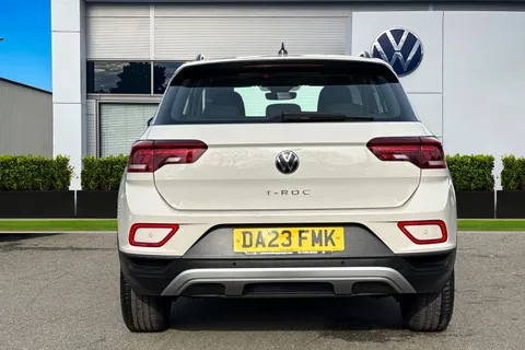 DA23FMK Volkswagen T-Roc 1.5 TSI Life 5dr Thumbnail #4
