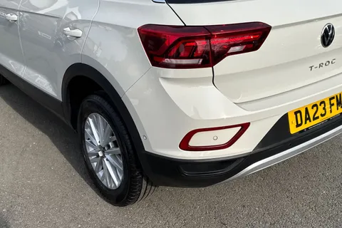 DA23FMK Volkswagen T-Roc 1.5 TSI Life 5dr Thumbnail #8