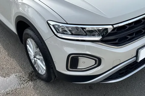 DA23FMK Volkswagen T-Roc 1.5 TSI Life 5dr Thumbnail #9