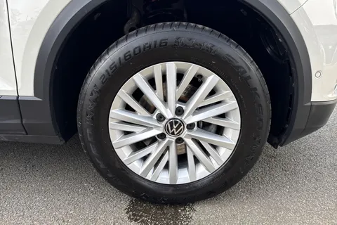 DA23FMK Volkswagen T-Roc 1.5 TSI Life 5dr Thumbnail #10