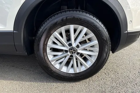 DA23FMK Volkswagen T-Roc 1.5 TSI Life 5dr Thumbnail #12