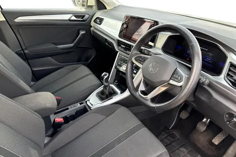 DA23FMK Volkswagen T-Roc 1.5 TSI Life 5dr Thumbnail #14