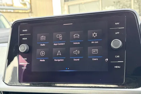 DA23FMK Volkswagen T-Roc 1.5 TSI Life 5dr Thumbnail #17