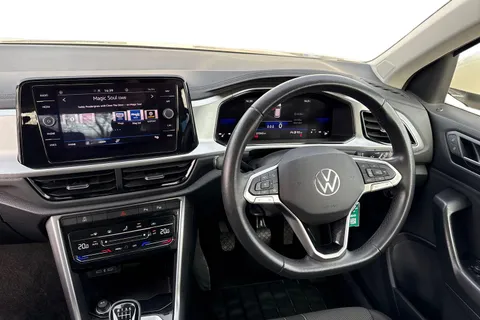 DA23FMK Volkswagen T-Roc 1.5 TSI Life 5dr Thumbnail #18