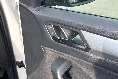 DA23FMK Volkswagen T-Roc 1.5 TSI Life 5dr Thumbnail #21