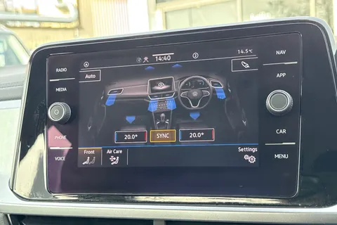 DA23FMK Volkswagen T-Roc 1.5 TSI Life 5dr Thumbnail #22