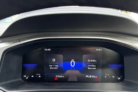 DA23FMK Volkswagen T-Roc 1.5 TSI Life 5dr Thumbnail #26