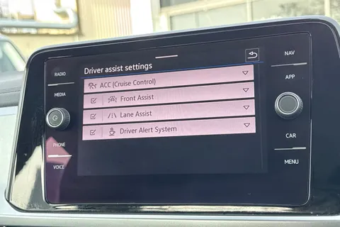 DA23FMK Volkswagen T-Roc 1.5 TSI Life 5dr Thumbnail #30