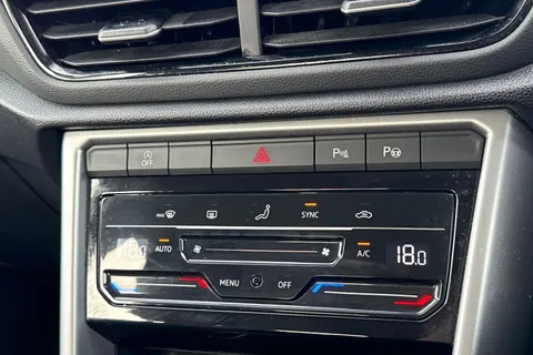 DA23FMK Volkswagen T-Roc 1.5 TSI Life 5dr Thumbnail #32