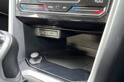 DA23FMK Volkswagen T-Roc 1.5 TSI Life 5dr Thumbnail #33