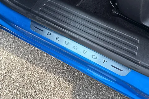 36 of 67 for PEUGEOT e-2008 50kWh GT Premium Auto 5dr