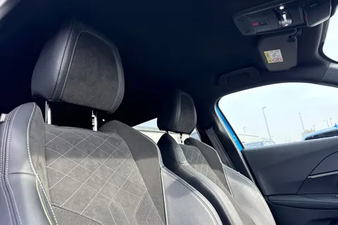 37 of 67 for PEUGEOT e-2008 50kWh GT Premium Auto 5dr