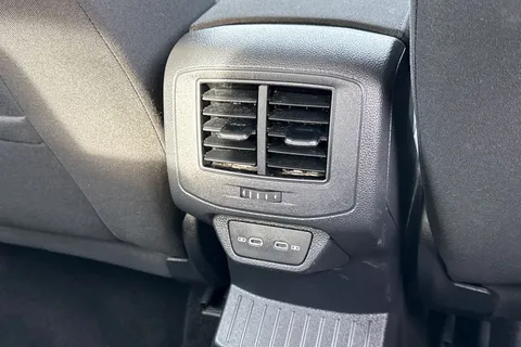 DA23FMK Volkswagen T-Roc 1.5 TSI Life 5dr Thumbnail #35