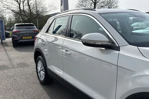 DA23FMK Volkswagen T-Roc 1.5 TSI Life 5dr Thumbnail #37