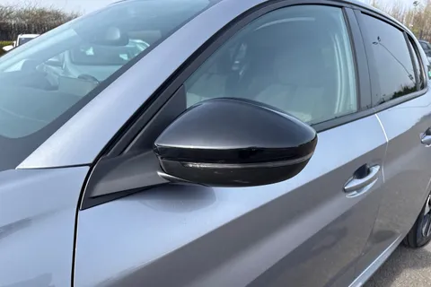 HSZ6222 PEUGEOT e-208 50kWh E-Style Auto 5dr (7.4kW Charger) Thumbnail #32