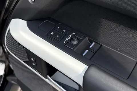 KT73NXV Land Rover Defender 90 3.0 D250 X-Dynamic HSE 3dr Thumbnail #27