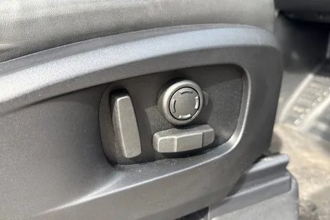 KT73NXV Land Rover Defender 90 3.0 D250 X-Dynamic HSE 3dr Thumbnail #36