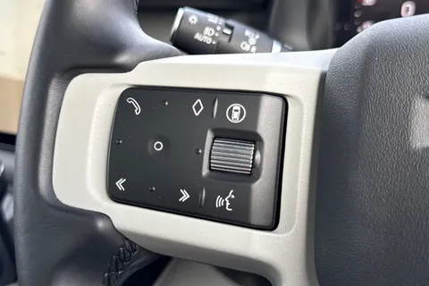 KT73NXV Land Rover Defender 90 3.0 D250 X-Dynamic HSE 3dr Thumbnail #46