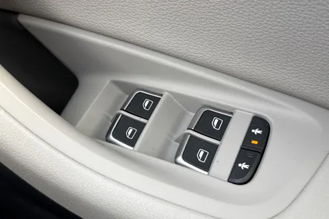 VK66BHJ Audi A6 Saloon 2.0 TDI ultra SE S Tronic Euro 6 (s/s) 4dr Thumbnail #34