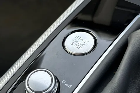 VK66BHJ Audi A6 Saloon 2.0 TDI ultra SE S Tronic Euro 6 (s/s) 4dr Thumbnail #44