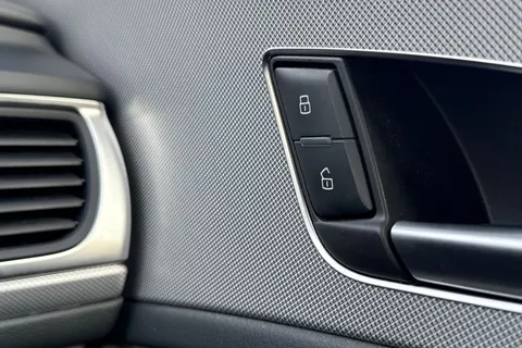 VK66BHJ Audi A6 Saloon 2.0 TDI ultra SE S Tronic Euro 6 (s/s) 4dr Thumbnail #50