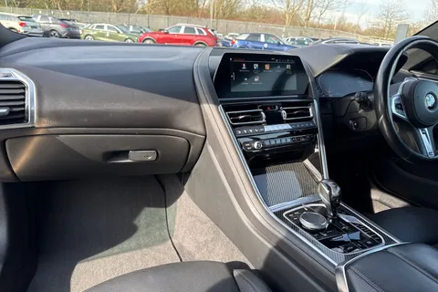 EA21YLZ BMW 8 Series 3.0 840i M Sport Steptronic Euro 6 (s/s) 2dr Thumbnail #20