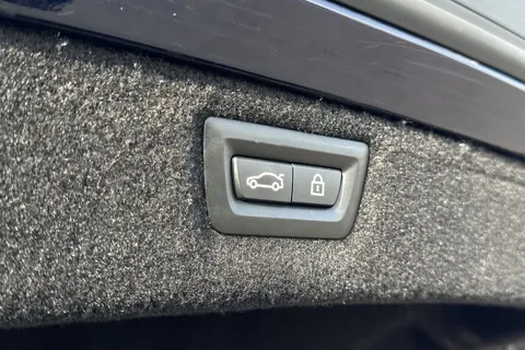 EA21YLZ BMW 8 Series 3.0 840i M Sport Steptronic Euro 6 (s/s) 2dr Thumbnail #37