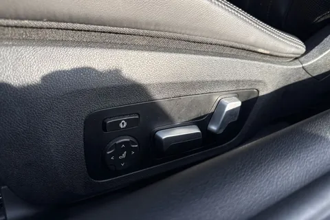 EA21YLZ BMW 8 Series 3.0 840i M Sport Steptronic Euro 6 (s/s) 2dr Thumbnail #39