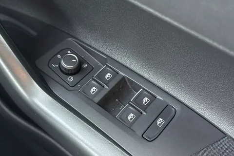 MT25KMO Volkswagen Polo 1.0 TSI Style 5dr **HEATED SEATS + REAR WINDOW TINTS** Thumbnail #21