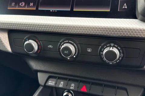 ND25CNE Audi A1 Black Edition 35 TFSI  150 PS S tronic Thumbnail #23