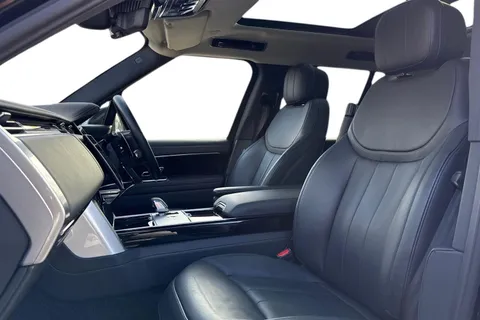 KP24CGY Land Rover Range Rover 3.0 D300 HSE 5dr Thumbnail #4