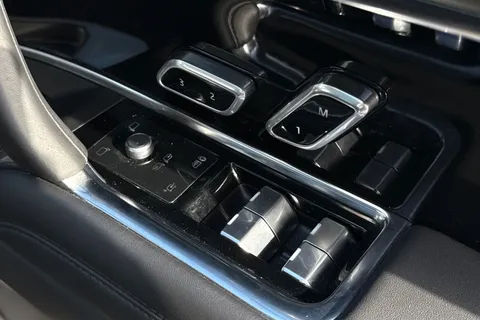 KP24CGY Land Rover Range Rover 3.0 D300 HSE 5dr Thumbnail #27