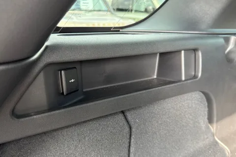 DU75XSC Land Rover Discovery Sport 2.0 D200 Dynamic SE 5dr Thumbnail #28