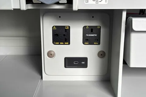 44 of 65 for Volkswagen California 1.5 eHybrid 245ps 4Motion DSG