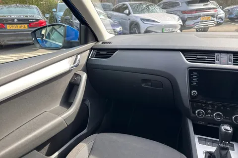 15 of 45 for Škoda Octavia 1.0 TSI SE Technology DSG Euro 6 (s/s) 5dr