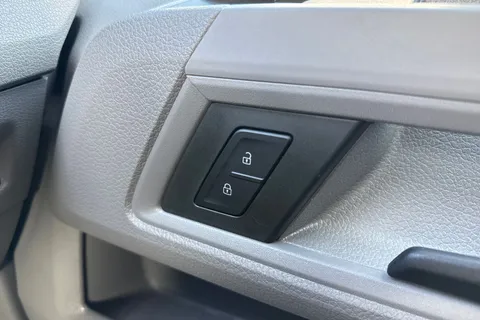 PK74MUP Volkswagen Crafter 2.0 TDI 140PS Commerce High Roof Van Thumbnail #36