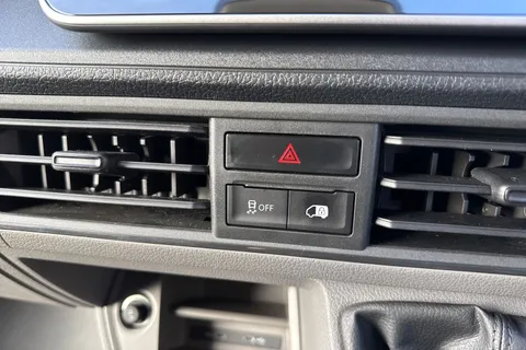 PK74MUP Volkswagen Crafter 2.0 TDI 140PS Commerce High Roof Van Thumbnail #48