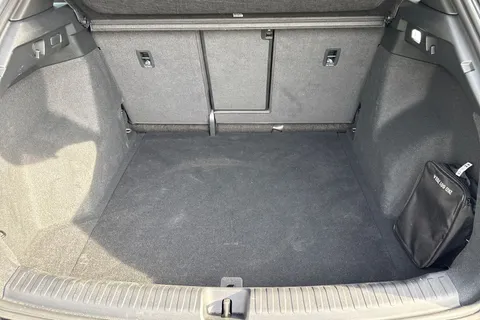 6 of 65 for Audi Q4 e-tron Q4 S line 35 e-tron 125,00 kW