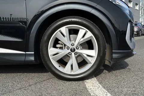 10 of 65 for Audi Q4 e-tron Q4 S line 35 e-tron 125,00 kW