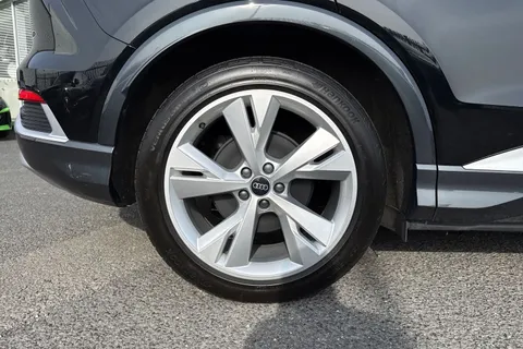 12 of 65 for Audi Q4 e-tron Q4 S line 35 e-tron 125,00 kW