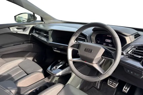 13 of 65 for Audi Q4 e-tron Q4 S line 35 e-tron 125,00 kW