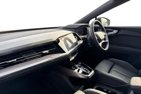 14 of 65 for Audi Q4 e-tron Q4 S line 35 e-tron 125,00 kW