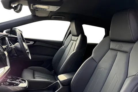 15 of 65 for Audi Q4 e-tron Q4 S line 35 e-tron 125,00 kW